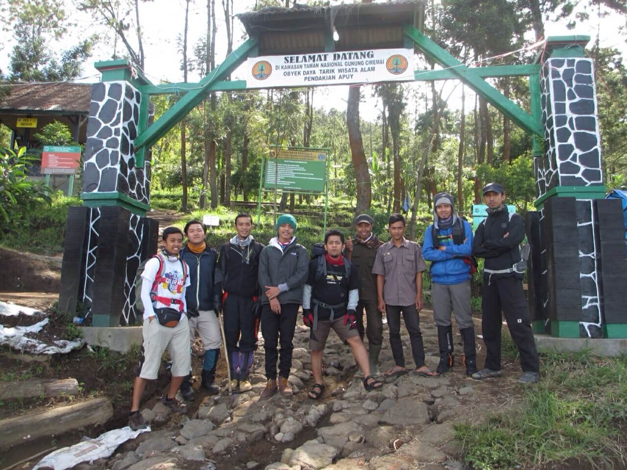 Masing-masing anggota Tektok punya gunung favoritnya sendiri, salah satu pertimbangannya juga pas mendaki dengan tim yang mana